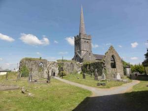 Athenry, St. Mary´s Parish Church, farní kostel Panny Marie vestavěný roku 1828 do zbytků středověkého kostela z pol. 13.st.