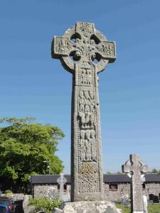 Drumcliffe Monastery, keltský kříž (Irish High Cross) z 9.st., jedním z motivů na svislém břevně je snad velbloud?