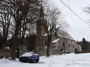 Kostel Nanebevzetí Panny Marie v Mukařově je zmíněn ve 14.st., stávající stavba je pseudogotická